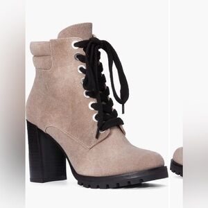 Paige Lace-up Nicole Bootie (Women)
Size 7.5M